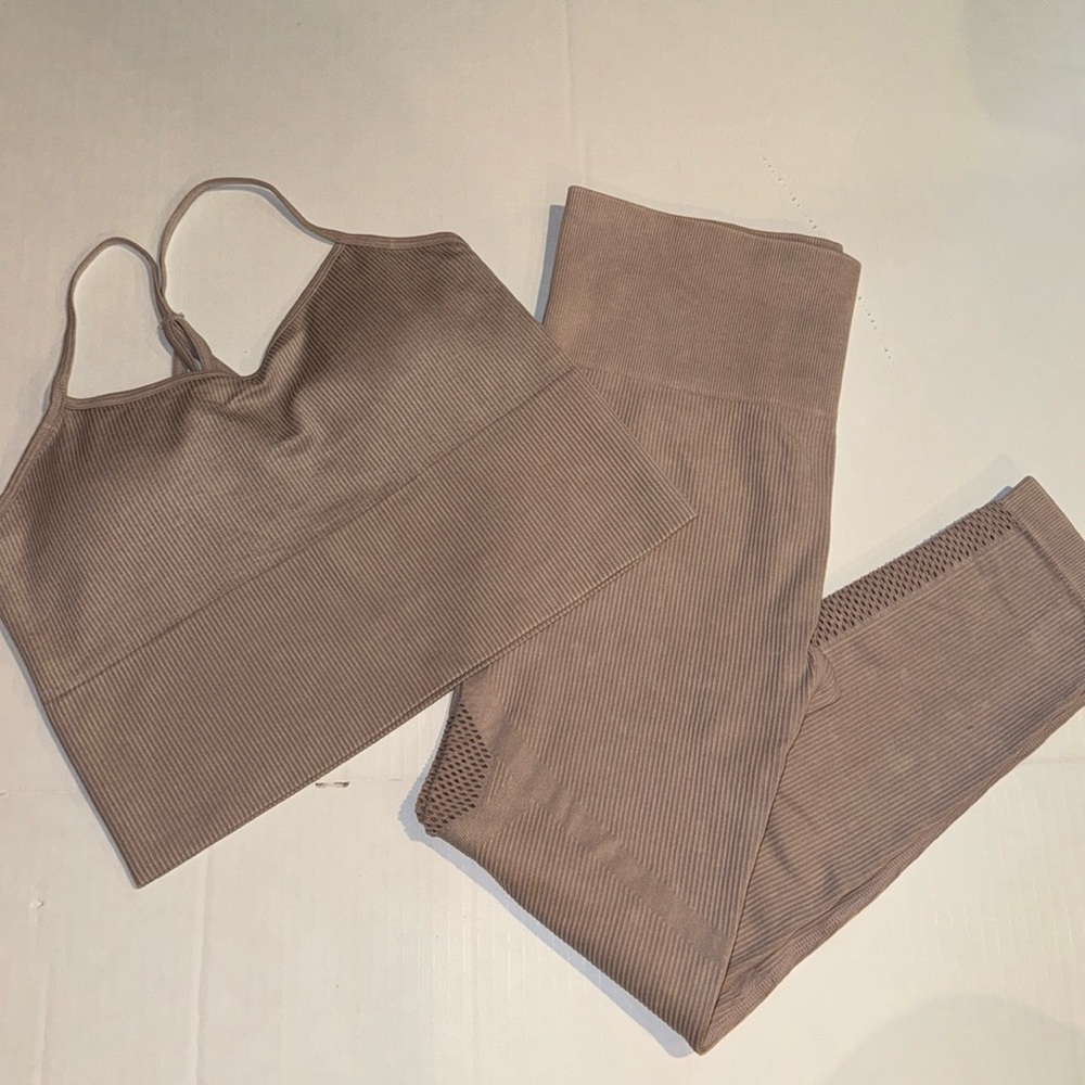 *NEW* DKNY ribbed activewear set